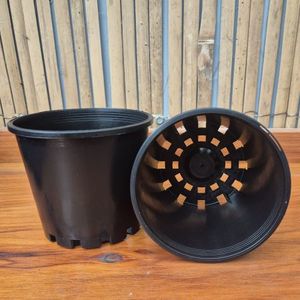 Accessories: 10cm 400ml Squat Black Plastic Pot