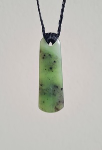 Products: Pounamu Teardrop – Tuhuru Taonga