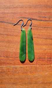 Products: Pounamu Earrings – Tuhuru Taonga