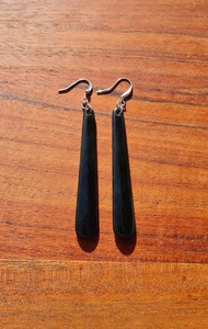 Pounamu Earrings – Tuhuru Taonga