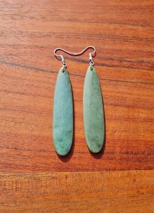Pounamu Earrings – Tuhuru Taonga