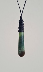 Pounamu Teardrop – Tuhuru Taonga