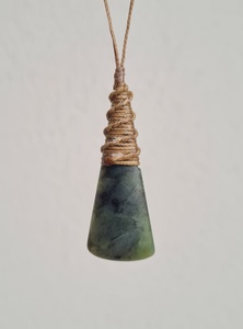 Pounamu Teardrop – Tuhuru Taonga