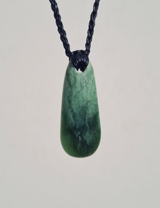 Pounamu Teardrop – Tuhuru Taonga