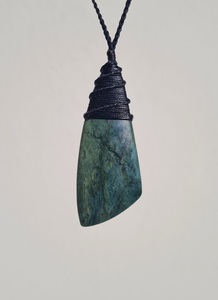 Pounamu Teardrop – Tuhuru Taonga