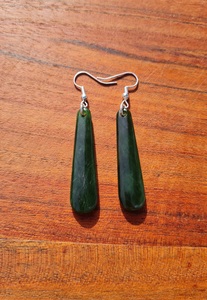 Pounamu Earrings – Tuhuru Taonga