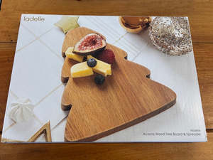 Cheese Board: Ladelle - Noelle Acacia Wooden Tree Board with Spreader