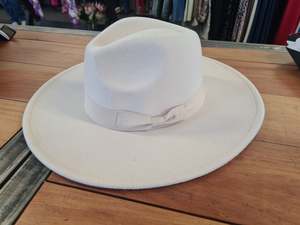 Accessories: Ivory Fedora