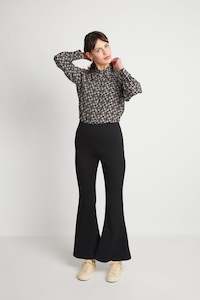 Penne For Your Thoughts Aw23: Roma flares