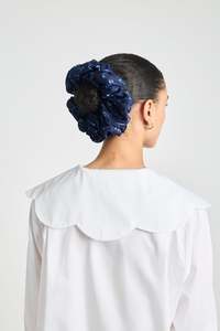 Life Is A Flower: Oversized scrunchie - Navy posy