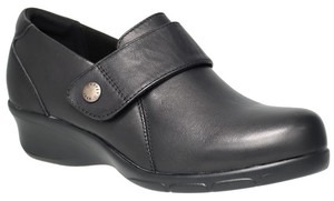 Products: Propet WCA113L Wallis Stretch shoe in a 2E and 4E widths