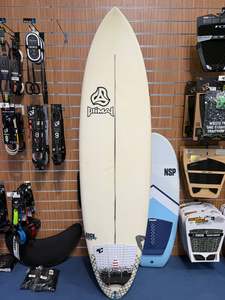 Surf: 2nd Hand Primal mid 7'2" Futures - W/ Fins