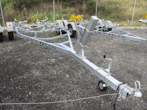 Single Axle Boat Trailers: Model 610 Super Heavy Duty Boat Trailer