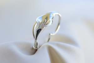Botanical: Entwined Lily Double Finger Ring