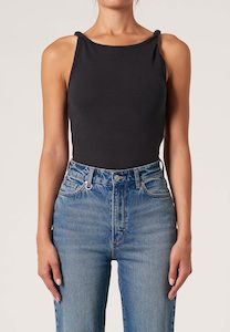 Jonesy: Neuw Jonesy Twist Top Black