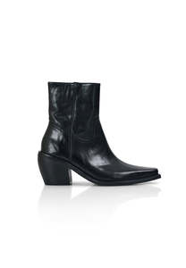 Commonplace Essentials Footwear: Commonplace Essentials Western Pointed Boot Black