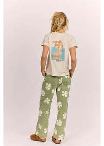 Womens Menu Bar: SISSTR - HECHO TEE / BONE