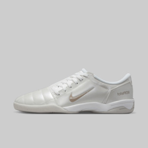 Nike: Total 90 - Photon Dust