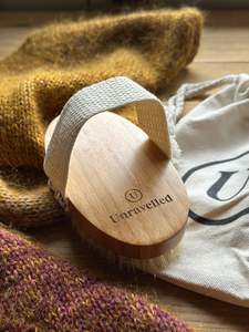Accessories: The Fibre Brush