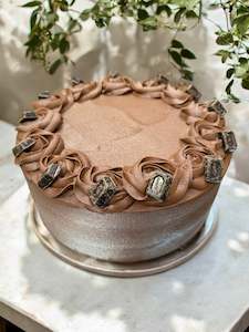 Classic chocolate cake*