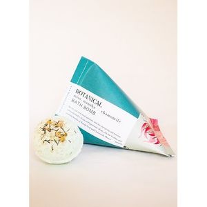 Gifts: Botanical Bath Bomb - Mint, Manuka & Chamomile