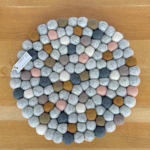 Kitchen: Felted Ball Pot Stand