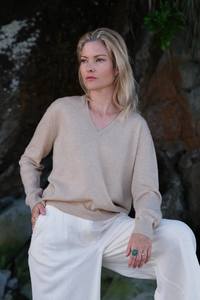 Womens Jumpers: Everyday Luxe Cashmere V-Neck Sweater - Beige