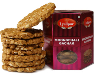 Lyallpur Moongphali Gachak 400g