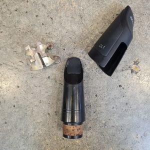 Clarinet Mouthpieces and Barrels: Clarinet Vandoren M13 mp with Rico H lig and cap