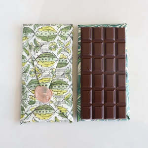 Pistachio chocolate wafer tablet