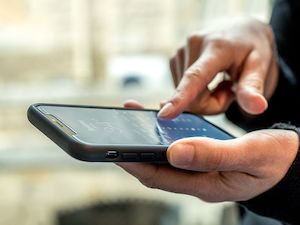 Cycling Computers: Quad Lock Screen Protector - iPhone 12 / 12 Pro