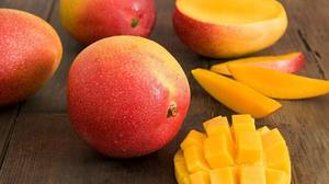Fruits: Mango Peru