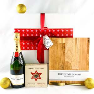 Gifts For Her: The Merry Moet | An Elegant Champagne Gift