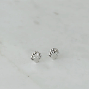 bags & accessories: Super She Shell Studs