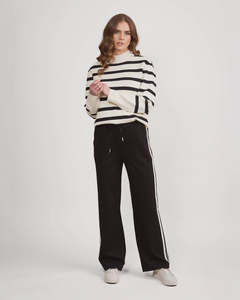 Pants Shorts: Vassalli Weekend Pant | Black 2 Point