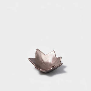 Japanese Collection: Japanese Metallic Maple Leaf Sauce Dish