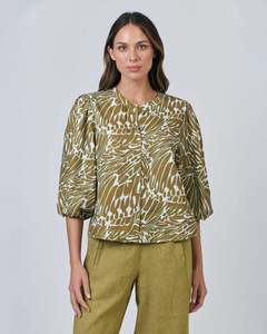 Naturals GA590 Button Top | Windsor