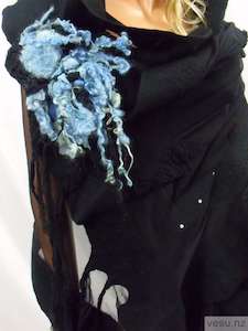 Accesories: Brooch merino silk 4235