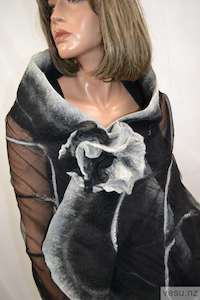 Accesories: Gray and black woolen brooch 4223