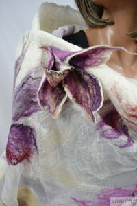 Accesories: White with violet woolen brooch 4222