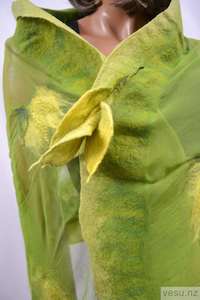 Green woolen brooch 4221