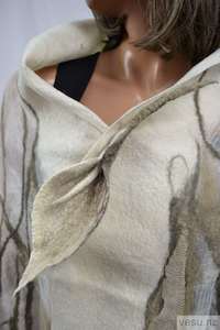 Brooch calla beige with white 4219