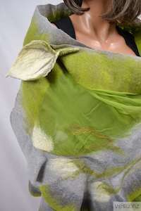 Merino wool brooch flower calla 4218