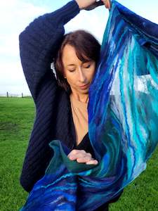 Frontpage: Shawl – Ocean Waves, Nuno Felted Merino Wool and Silk Wrap in Blue with Turquoise, Cozy Shawl, Unique Gift for Her – Handmade in NZ