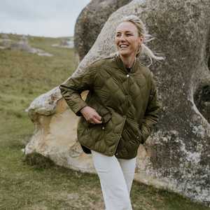 Moke: TALEI QUILT BOMBER  LODEN