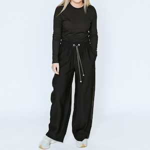 Moke: INDIANA WIDE LEG PANTS WITH SATIN BLACK.