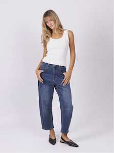 Monaco: Toni Barrel Jean Blue.