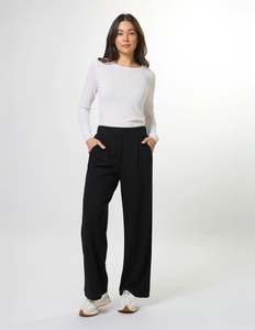 Stella Gemma: Ria Pant Modal