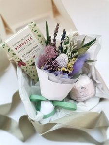 Products: MINI GIFTS - Dried Flower Gift Box - Gift Boxes Dried flowers Hire flowers Dried wedding Flowers