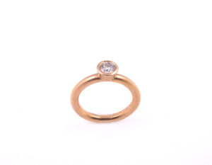 Products: Rose gold and 0.50 diamond